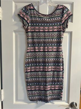 Fitted Cap-Sleeve Tribal Print Dress in Pink and Black